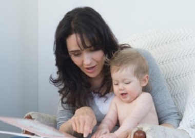 Hỏi về cách hạn chế bé chậm nói ở độ tuổi 5 tháng